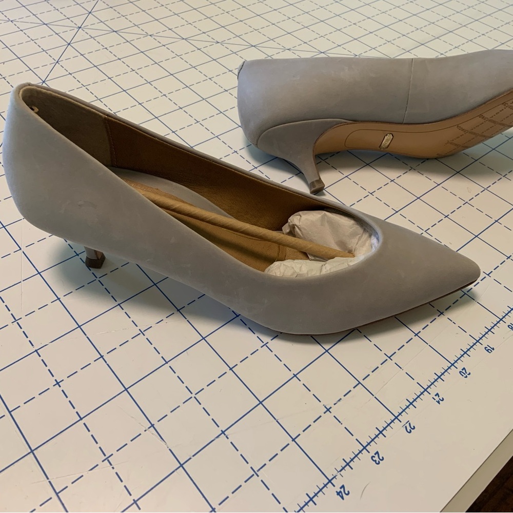 Vionic Gray Heels with Pointed Toe and Stiletto Heel